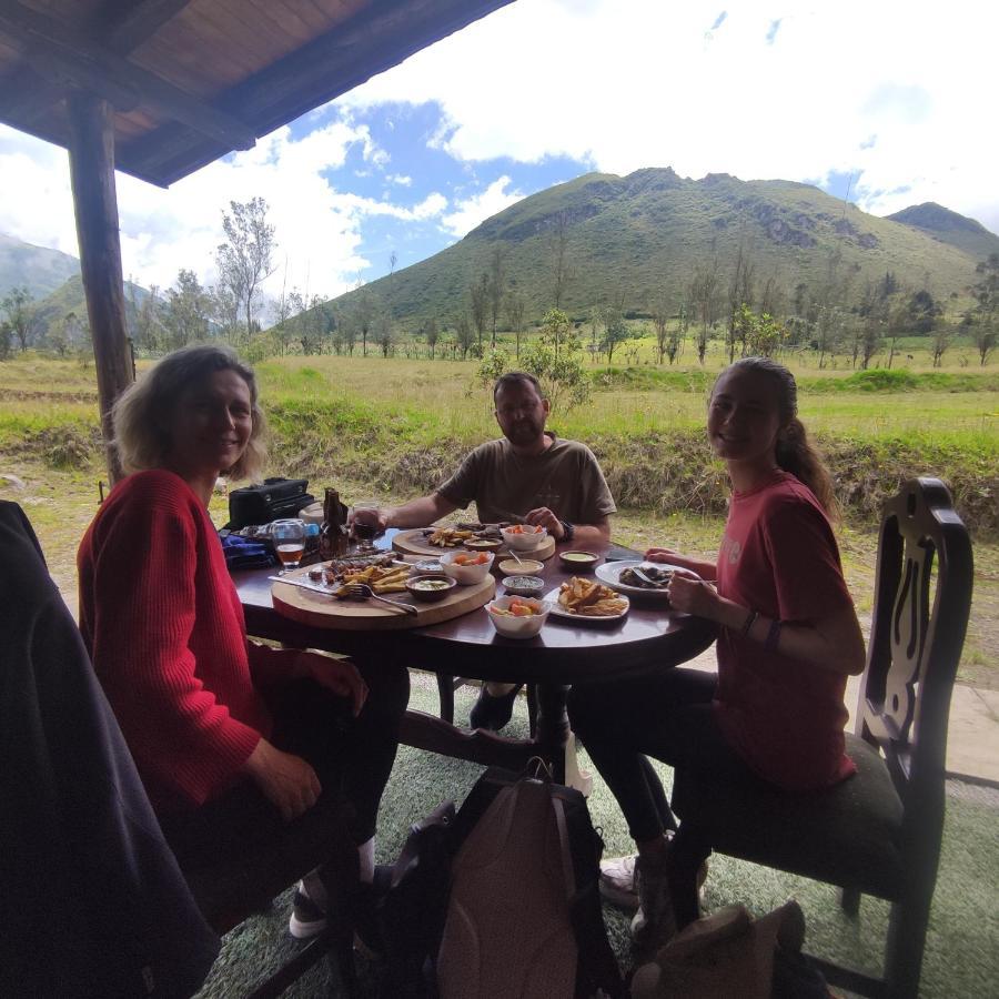 El Castillo Del Lobo Pululahua Bed & Breakfast Quito Dış mekan fotoğraf